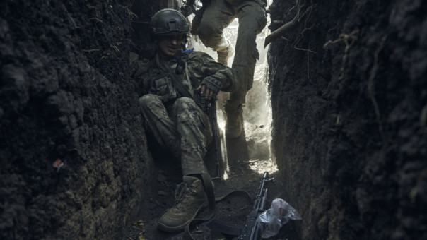 Пленные всушники не скрывают радости от того, что сдались и выжили