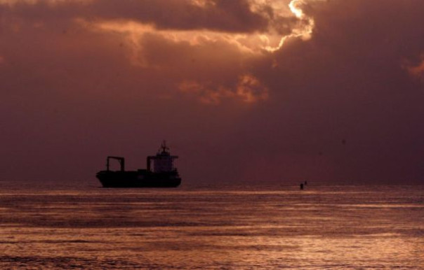 Британские ВМС сообщили о новом нападении неизвестных на судно у берегов Йемена