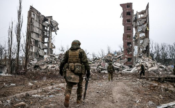 На Сырском «авдеевская удавка», перед Мордвичевым — оперативный простор