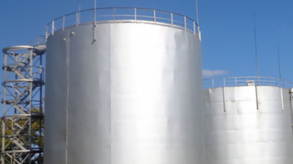 Под Воронежем возле нефтехранилища прогремел взрыв, гражданские объекты не пострадали