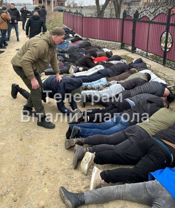 Как селёдка в бочке: на украинско-румынской границе задержали 34 уклонистов, пытавшихся избежать отправки на фронт