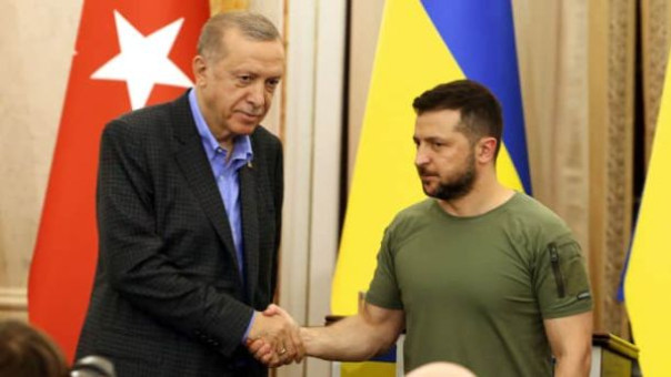 Интернет взорвал украинский переводчик, который начал тупить на встрече Зеленского и Эрдогана