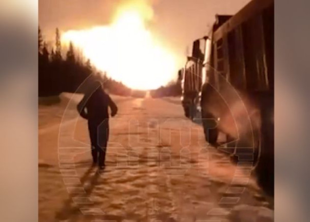 Прорыв газового трубопровода стал причиной мощного пожара у посёлка Лыхма в ХМАО этой ночью