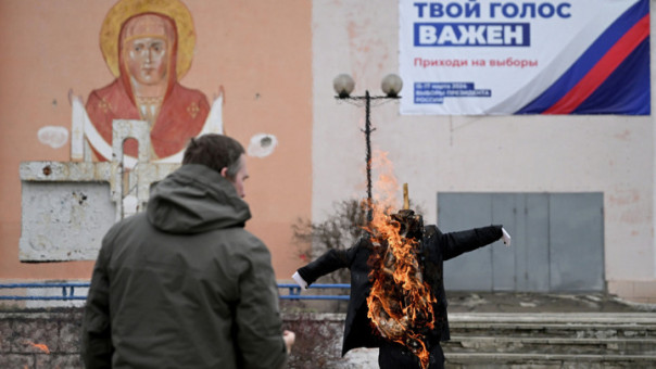 В ЛНР на Масленицу сожгли чучела Байдена и Зеленского