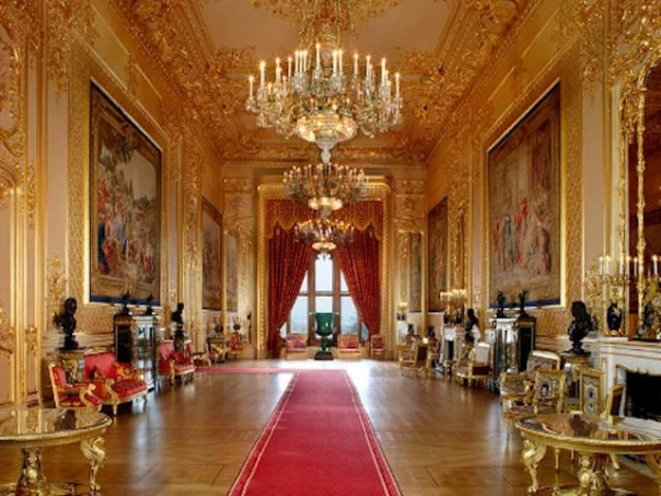 Британская королевская семья покинула остров, что настораживает прессу и население