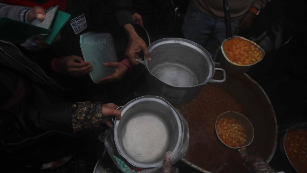 Al Jazeera: ЦАХАЛ снова обстрелял ожидавших гумпомощь палестинцев