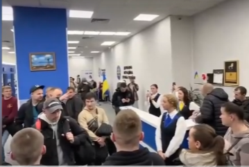 В консульствах Украины начались конфликты из-за проблем с оформлением документов