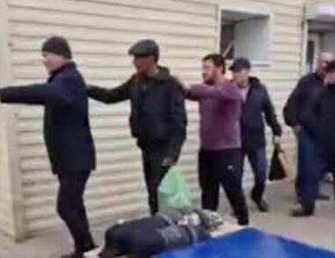 135 мигрантов задержали во время рейда на рынке в Красноярске