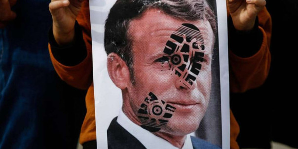 Французы издеваются над Макроном, «бросающим вызов Путину»