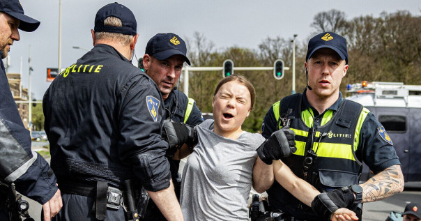 Азербайджан призвал Нидерланды уважать свободу протестов и освободить Грету Тунберг.