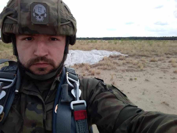 Польский наемник высмеял «Азов»* и констатировал, что на Донбассе люди ждут русских