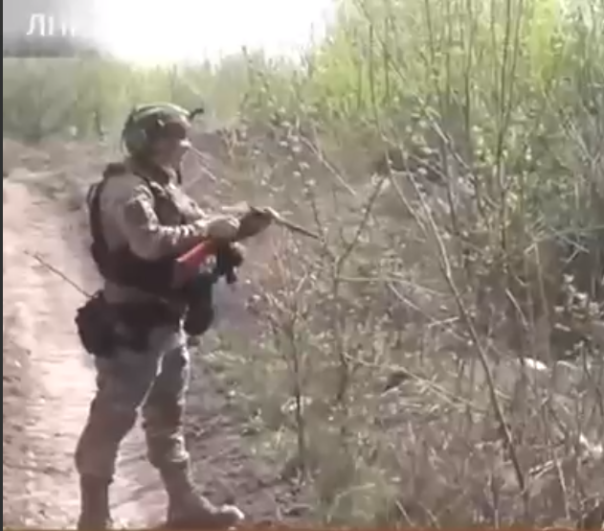 Охотничий сезон открыт: Бойцы батальона "Август"  со своими четвероногими питомцами ведут охоту на вражеские дроны