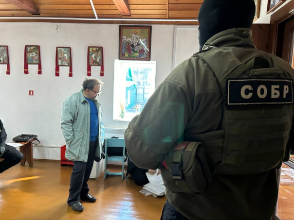 «Святые» Бандера и Шухевич в храме: задержанный в Омске за реабилитацию нацизма оказался священником Украинской греко-католической церкви