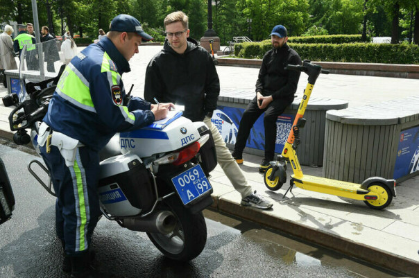 Пользователи аренды электросамокатов с начала сезона получили около 15 тыс. штрафов