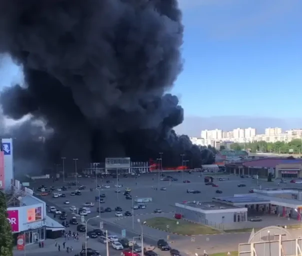 Удар Геранями и ракетой Искандер-М нанесен по складам магазина Эпицентр где ВСУ хранили хабар для группировки «Харьков».