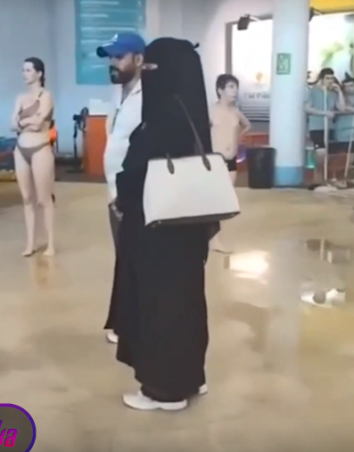 В Мытищах женщина в никабе пришла в аквапарк и напугала детей