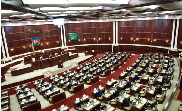 В Азербайджане запретили регистрацию брака с нелегальными мигрантами