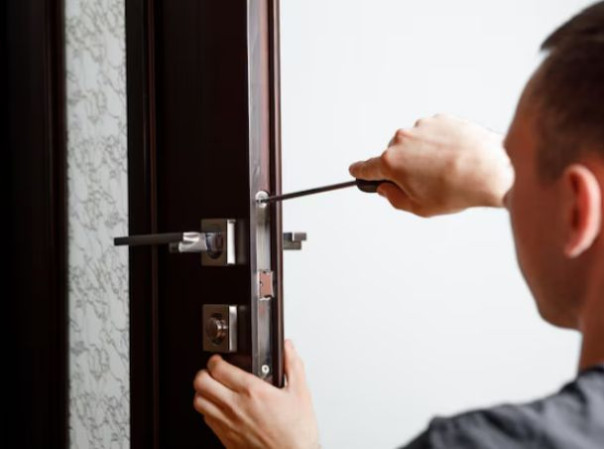 Профессиональное вскрытие дверей: Причины, методы и советы
