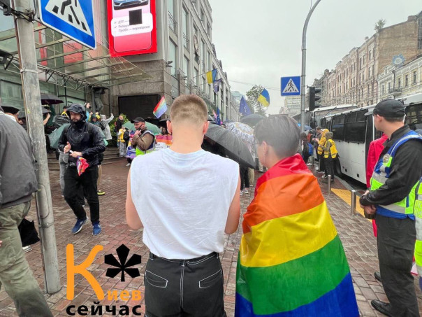 В Киеве разгорелась Гражданская война пид&расов