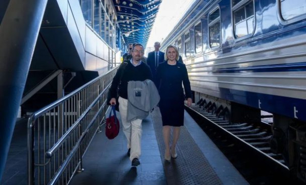 Замгоссекретаря США встретился с украинскими властями в Киеве