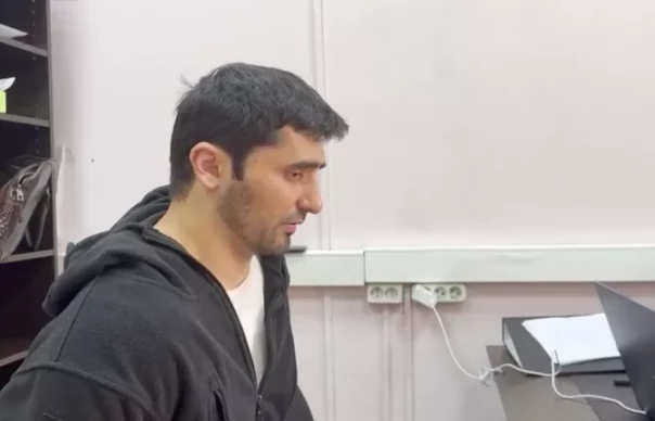 Топтавшего крест дагестанского блогера обвинили в обороте детского порно