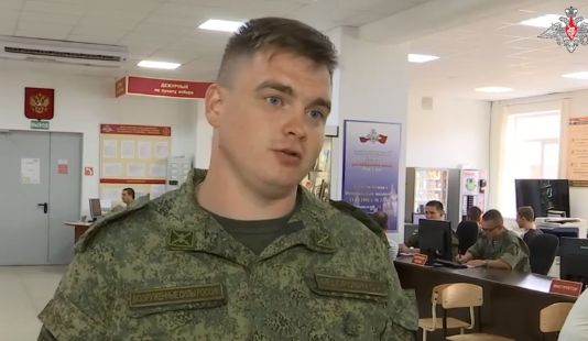 Минобороны показало, как в Краснодаре «загоняют палками» на службу по контракту в ВС России
