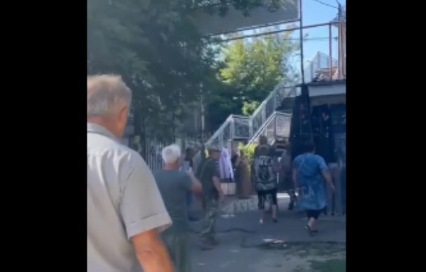 Одесские торговки затравили сотрудников военкомата на базаре (видео)