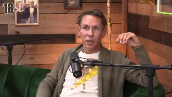 Верхом на свинье с флагом Украины: в России расклеили плакаты с террористом Паниным*