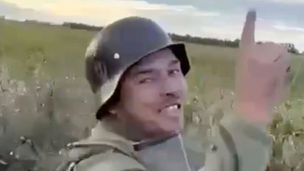 Стала известна личность боевика ВСУ в немецкой каске, издевавшегося над пенсионером в Судже и судьба старика