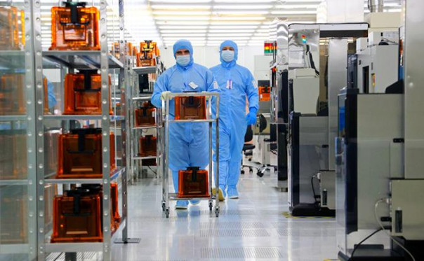 Невероятное-6: Россия начала гонку за Apple - но пошла другим путём