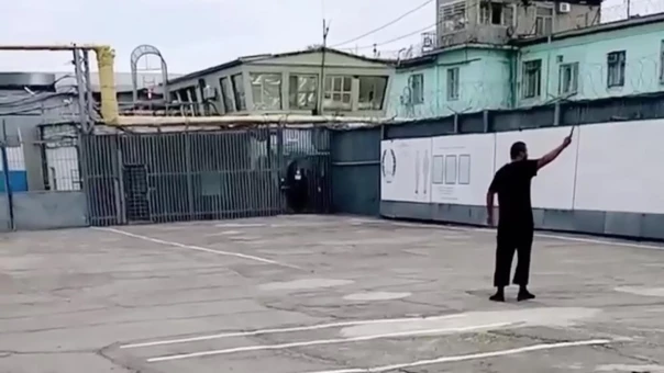 Один человек погиб при захвате заложников в волгоградской ИК, заявили в СК