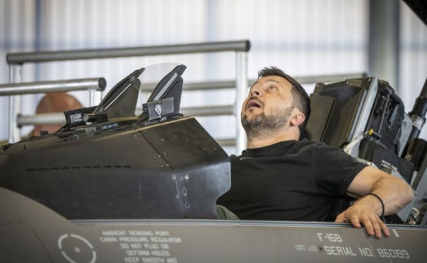 Достойное начало: ВСУ сбили американский самолёт американской ракетой