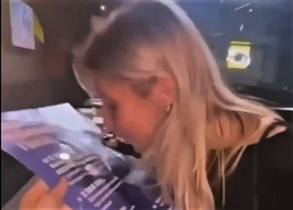 Может плевать хоть каждый день: выяснились неожиданные подробности о студентке, плюнувшей в плакат Минобороны РФ