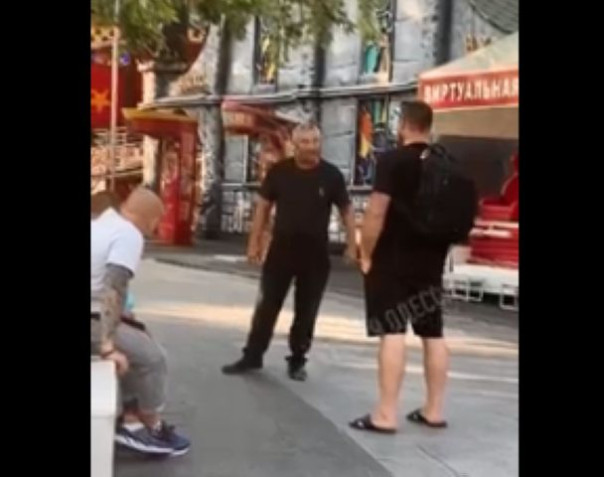 «Я воював − ты нi, ухилянт». Боец ВСУ устроил пьяный рейд по украинскому городу в поисках справедливости