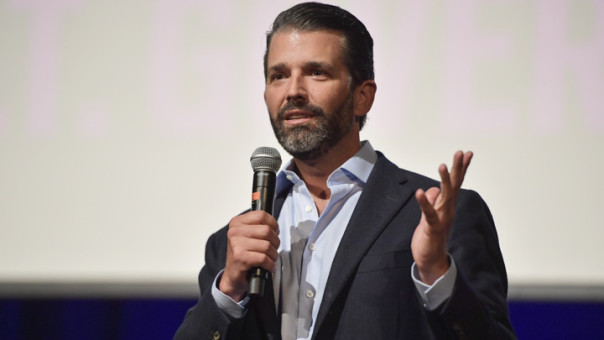 Сын Трампа призвал США изменить курс и немедленно начать переговоры с РФ