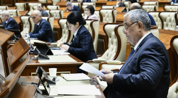 Сенат Узбекистана одобрил закон о «нежелательных иностранцах»