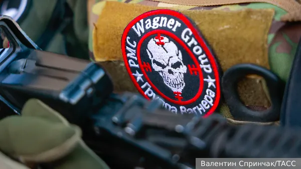 Вагнеровцы в масках окружили российский рынок с мигрантами и попали на видео