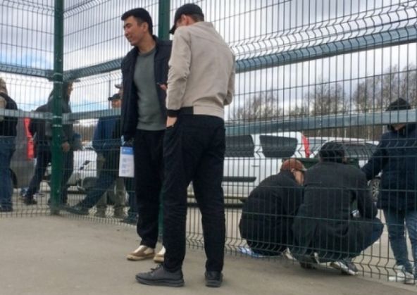 Российское правительство почти вдвое снизило квоту на проживание мигрантов в России