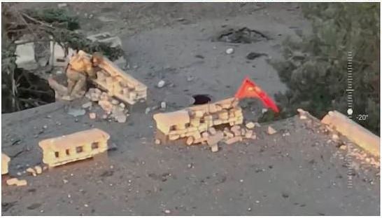 Армия России прорывает оборону врага в Часов Яре и южнее, стремясь взять город в клещи