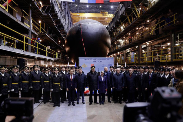 В Петербурге спустили на воду дизель-электрическую подводную лодку «Якутск» проекта 636