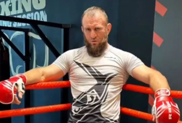 Боец ММА Ильяс Якубов* избавился от«террористической» статьи и уехал из СИЗО на СВО