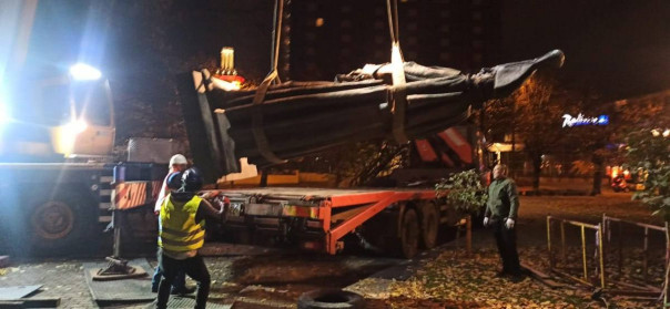 В Риге демонтировали памятник полководцу Барклаю-де-Толли.