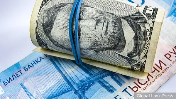 У рубля есть два пути