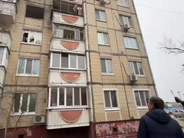 Беспилотник врезался в дом в Шебекино на глазах губернатора Гладкова | В Раменском после прилёта БПЛА загорелись два дома