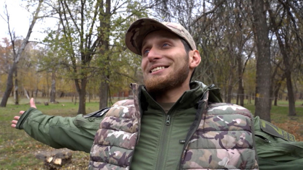 Герой-разведчик Закарья Алиев (Смайлик) рассказал, как выживал в настоящем аду и рисковал жизнью, чтобы добыть еду и воду