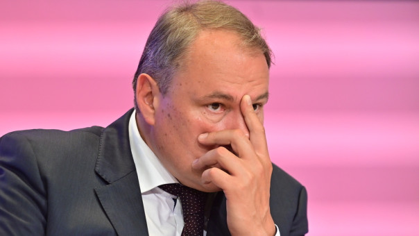 Пётр Толстой не сдержал эмоций, увидев надпись в книжных магазинах над Пушкиным и Достоевским: "Это что такое?"