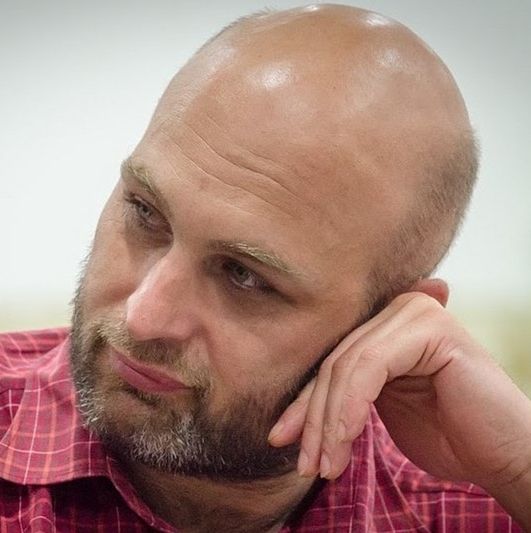 Убежавший из России журналист-русофоб не смог удержаться от погромов в Грузии, и теперь его депортируют обратно