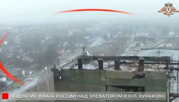 Российские военные водрузили триколор на самом высоком здании Курахово