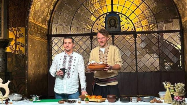 Позор для всей Украины. Соцсети не оценили съемку кулинарного шоу Клопотенко в Трапезном храме Киево-Печерской лавры