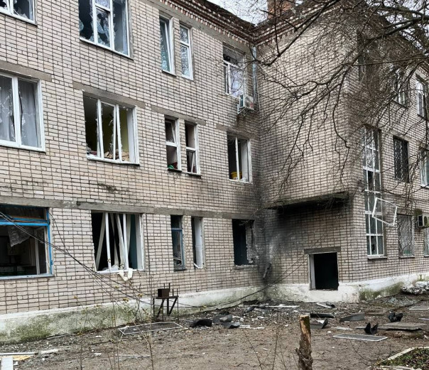 ВСУ изуверски ударили по кабинету главного врача Алешкинской центральной больницы | В Горловке ранены три мирных жителя из-за огня ВСУ